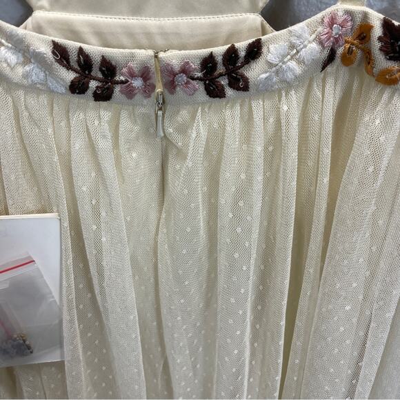 Mac Duggal Embroidered Bodice Cap Sleeve Ruffle Tiered Gown - Picture 9 of 16